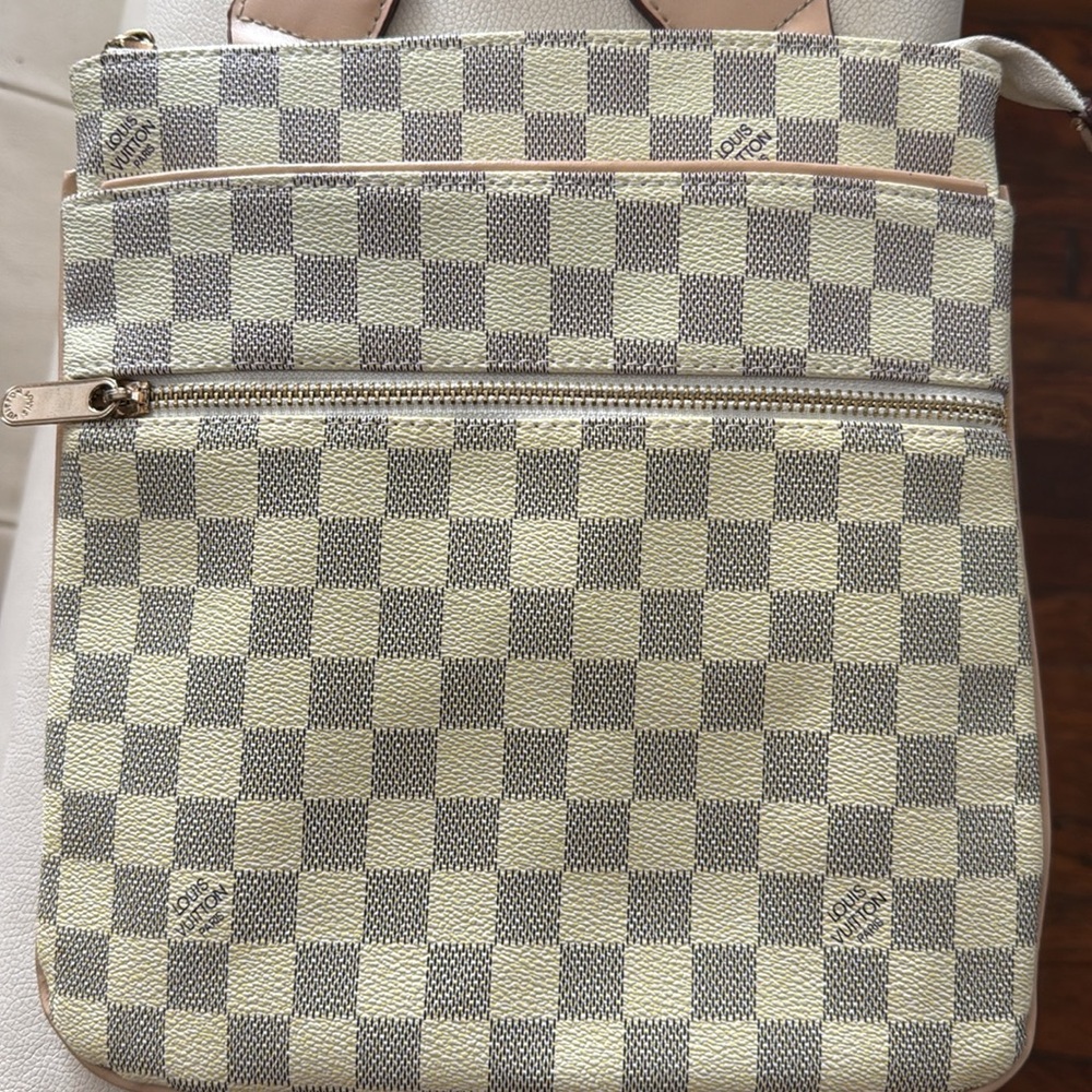 Louis Vuitton-Style Cream Check Messenger Bag with Brown Strap - Picture 2 of 2